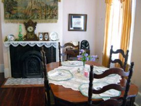 table_scene_dolan